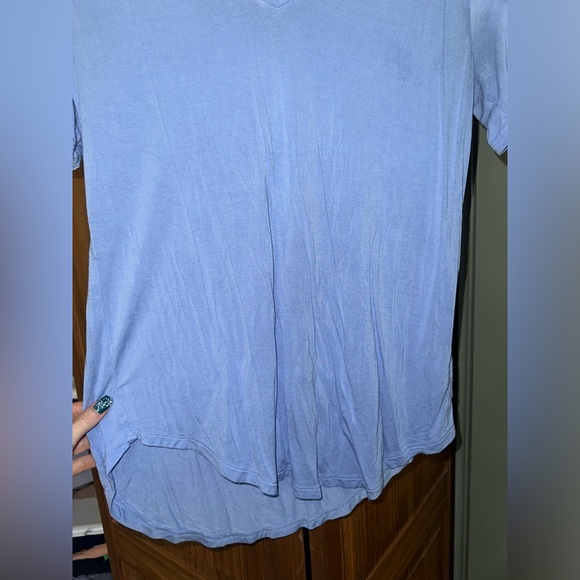 🎁old navy soft v neck tee - Picture 3 of 5